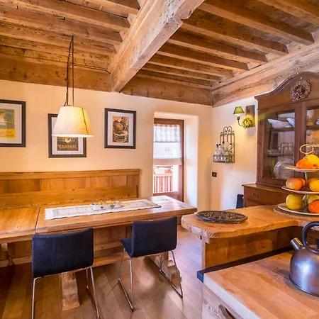 Mountain House With Alpine Views In Vakantiehuis Traverses